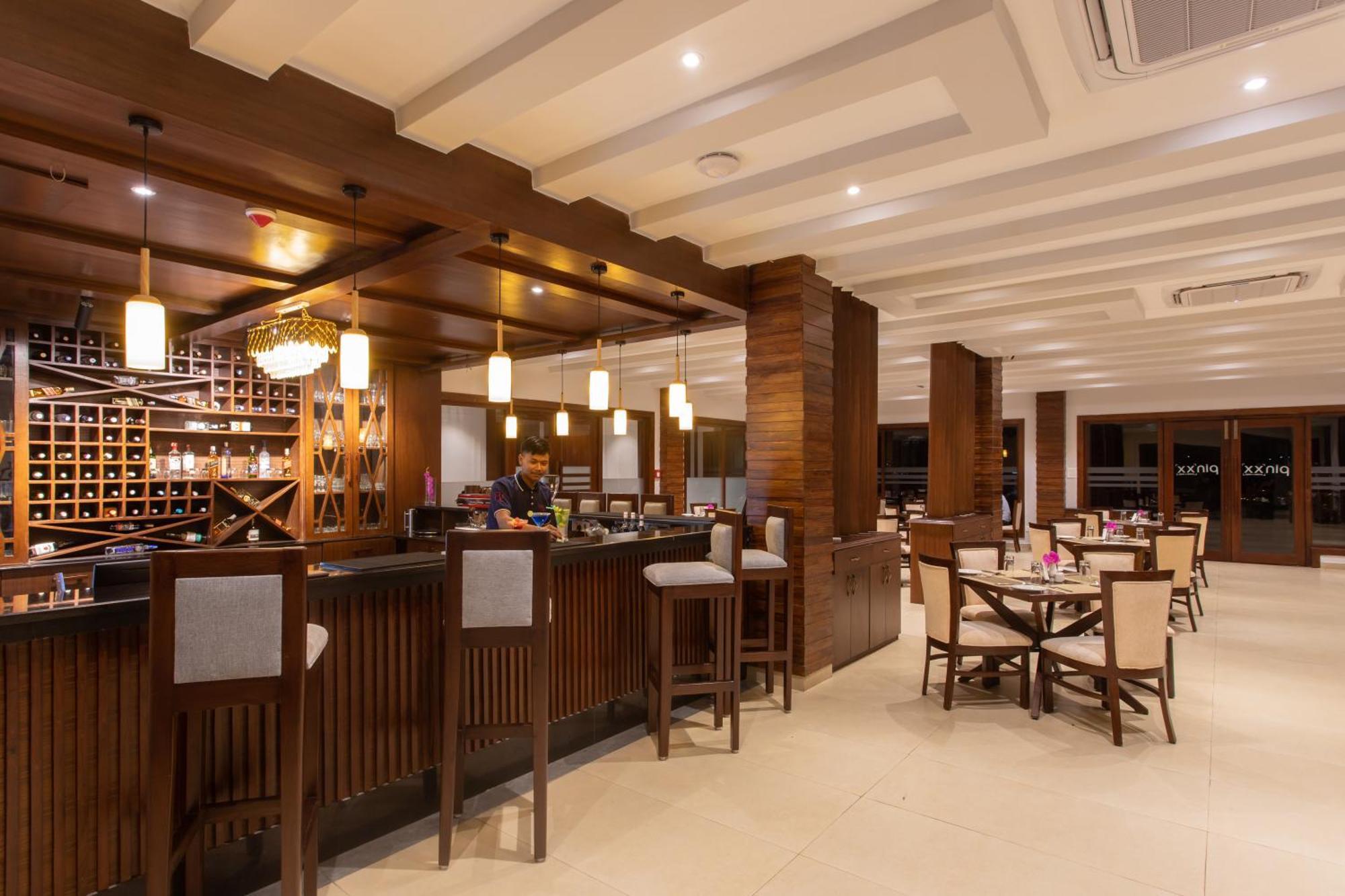 Regenta Resort & Spa By Riverside, 奇旺 外观 照片
