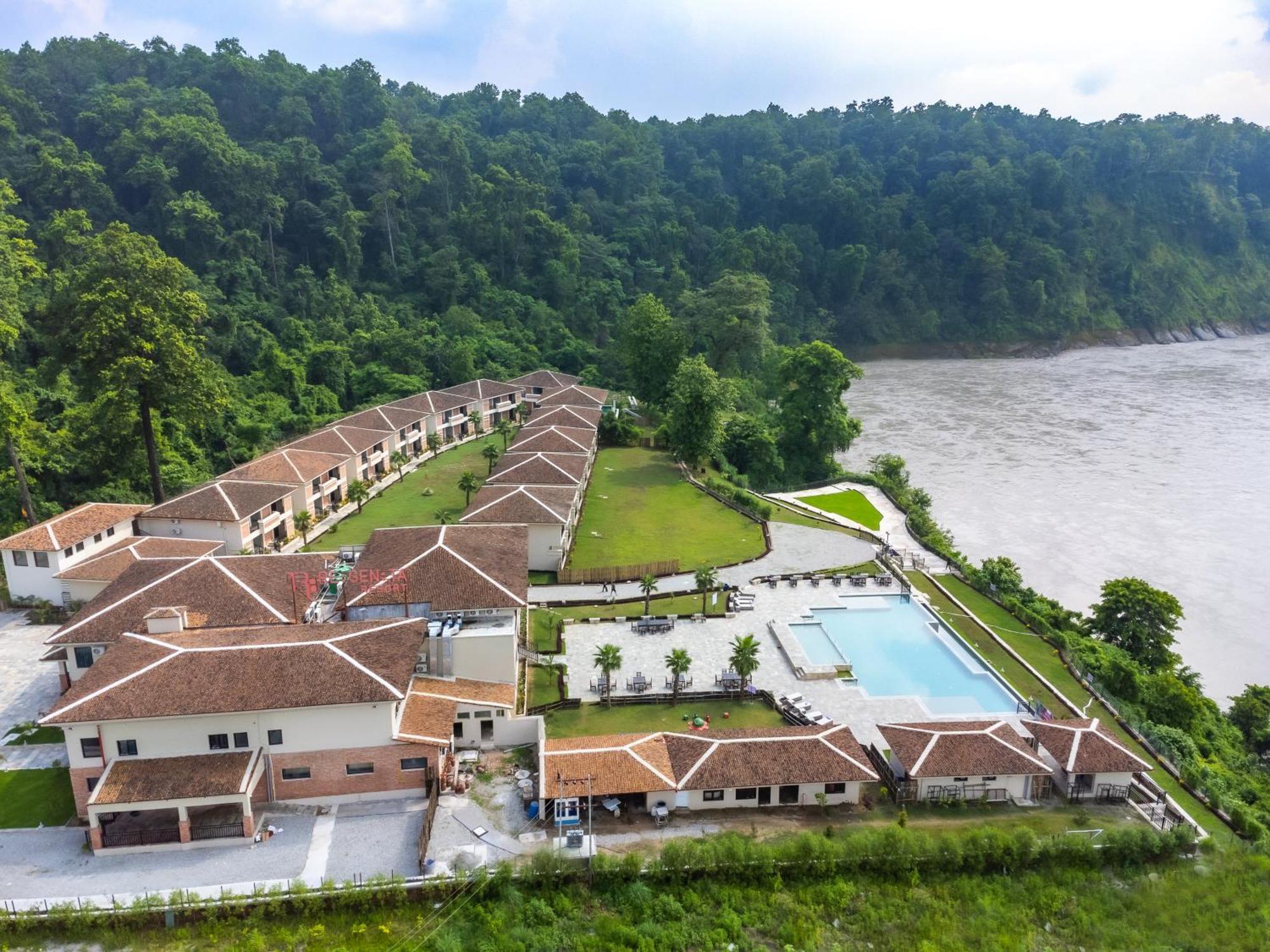 Regenta Resort & Spa By Riverside, 奇旺 外观 照片