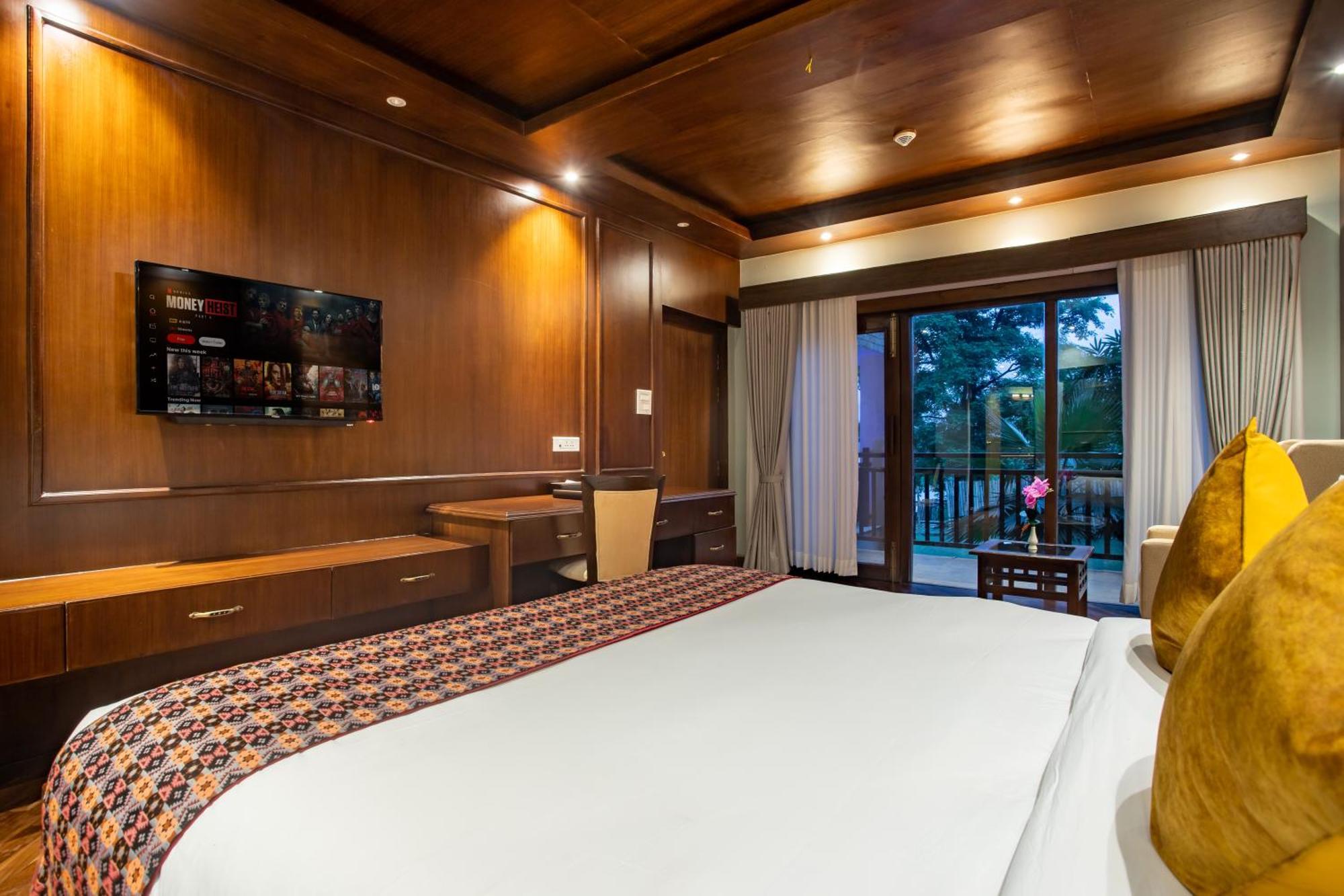 Regenta Resort & Spa By Riverside, 奇旺 外观 照片