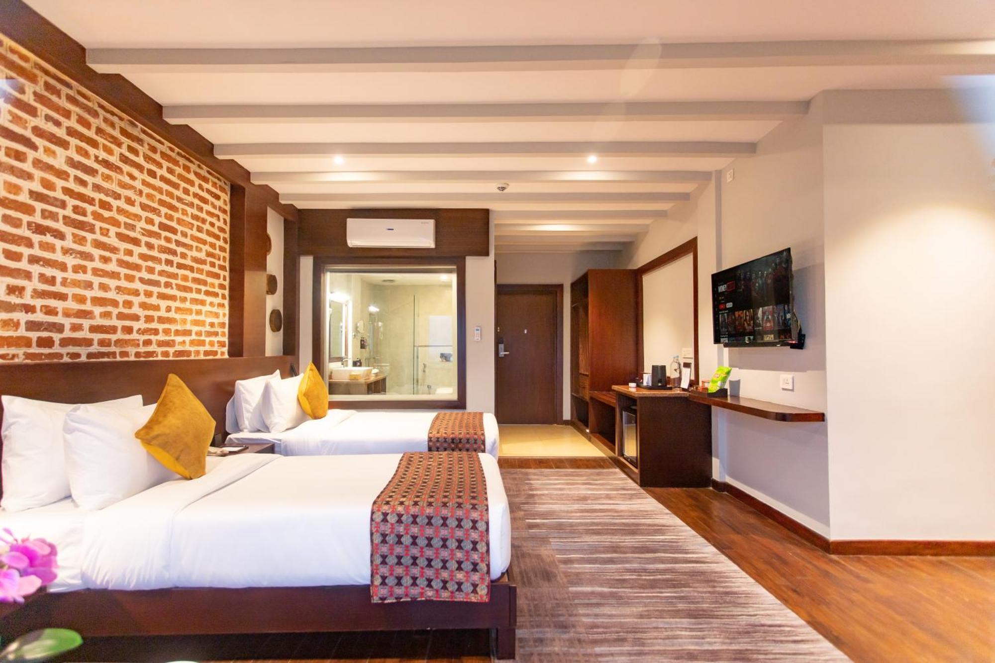 Regenta Resort & Spa By Riverside, 奇旺 外观 照片