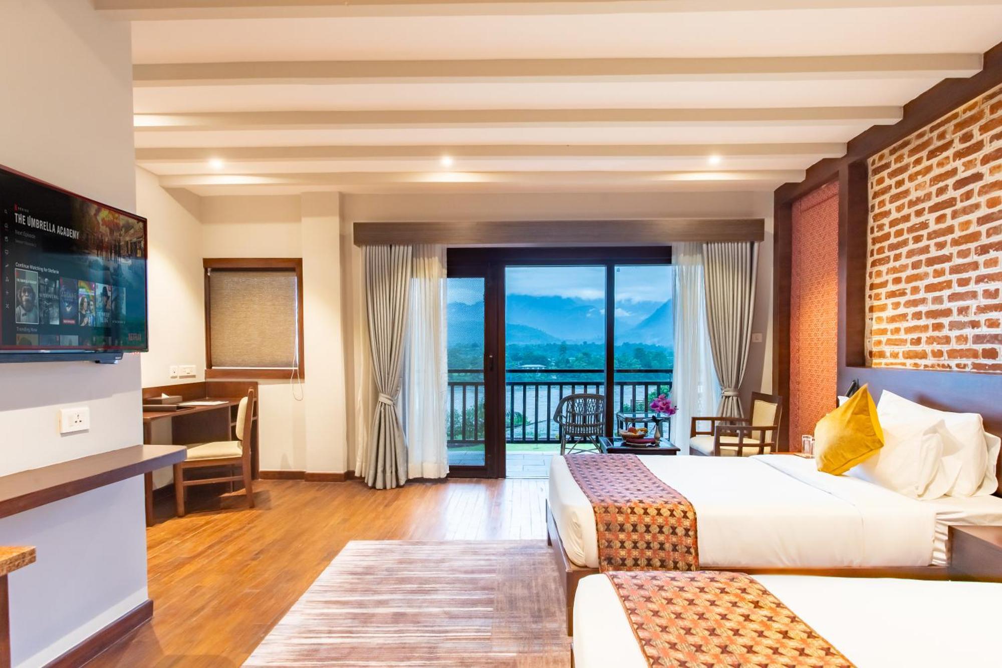Regenta Resort & Spa By Riverside, 奇旺 外观 照片