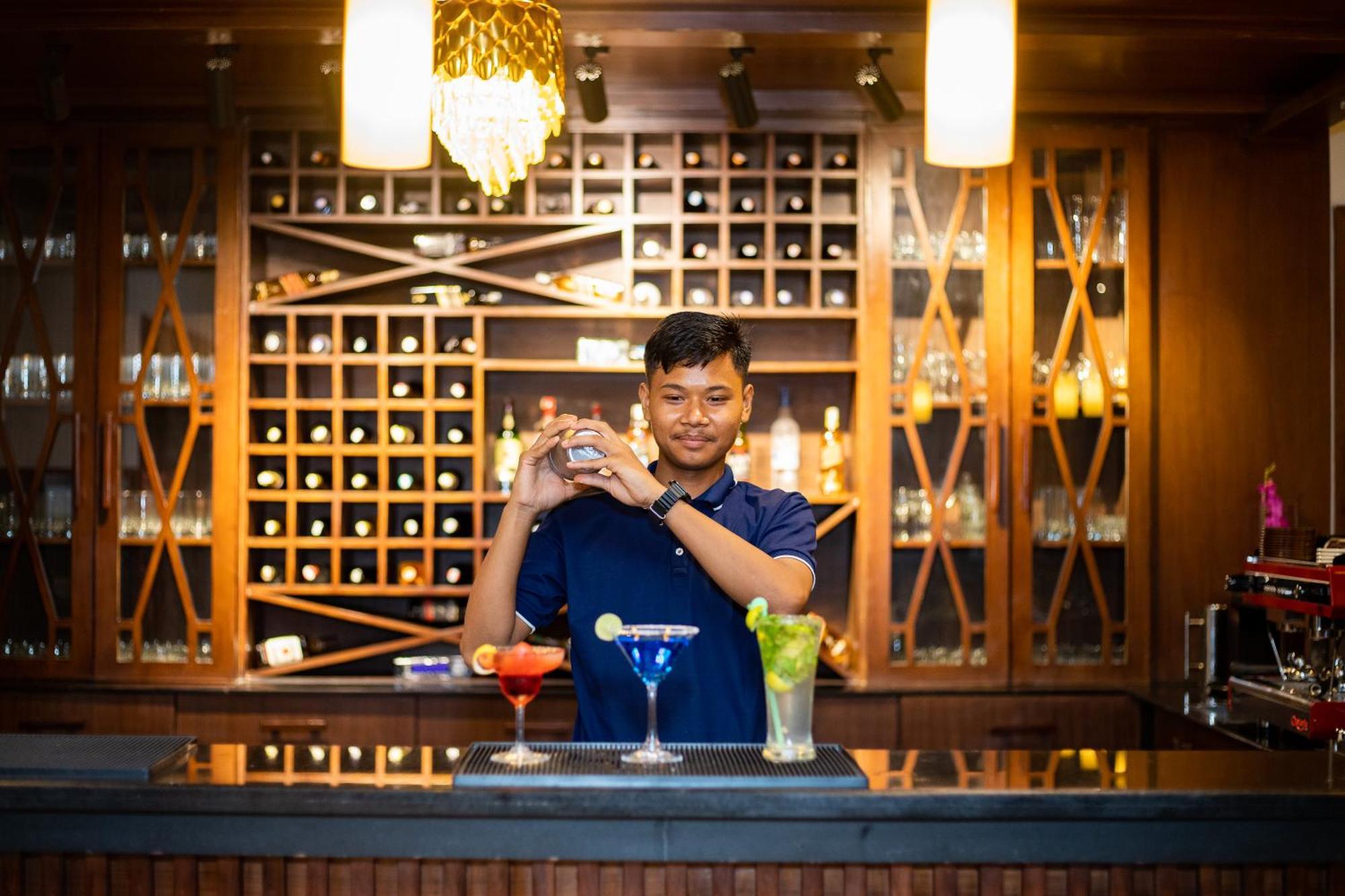 Regenta Resort & Spa By Riverside, 奇旺 外观 照片