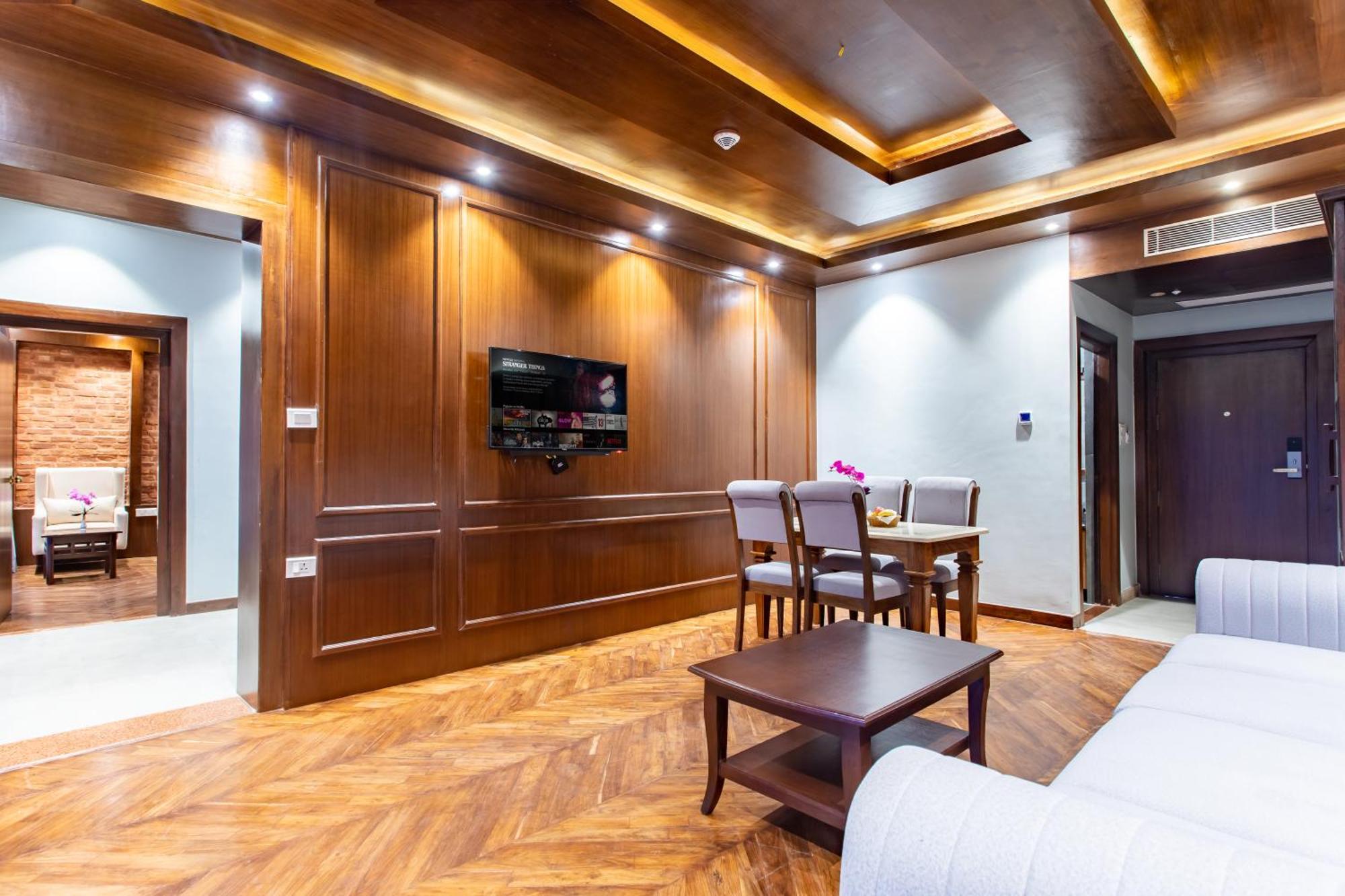 Regenta Resort & Spa By Riverside, 奇旺 外观 照片